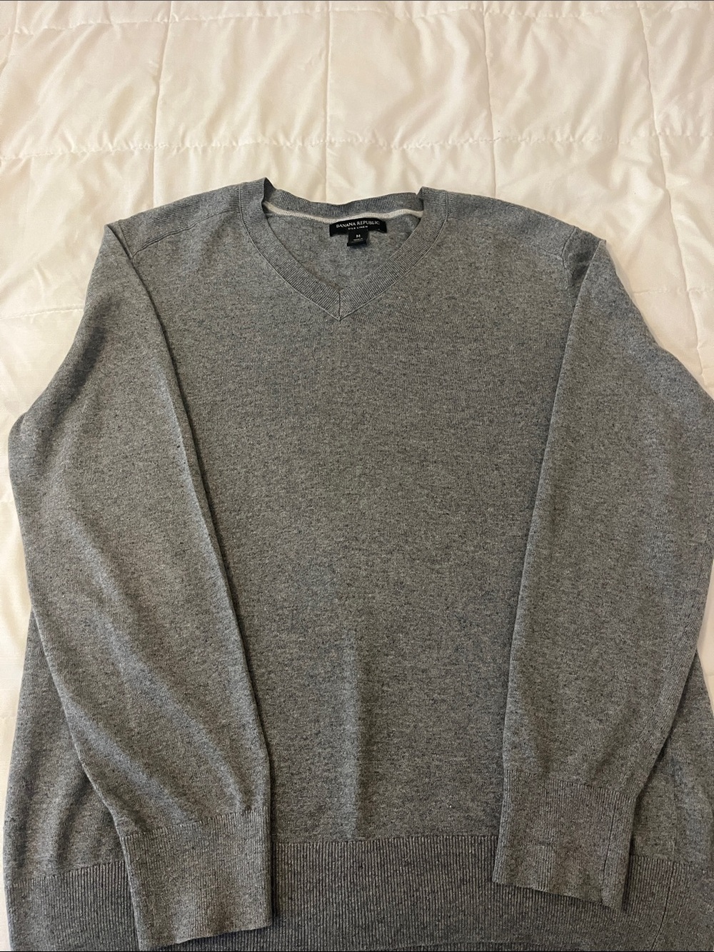Banana Republic Men's V-Neck Sweater in Heather Gray